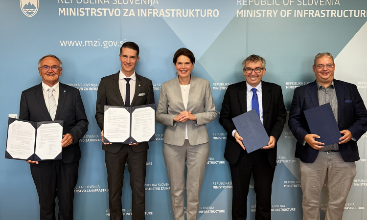 Podpisana pogodba za gradnjo 5,7 milijona evrov vredne ceste Britof-Hotemaže