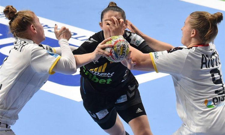 V sklopu rokometnega EP za ženske razstava Ustvarjamo s srcem