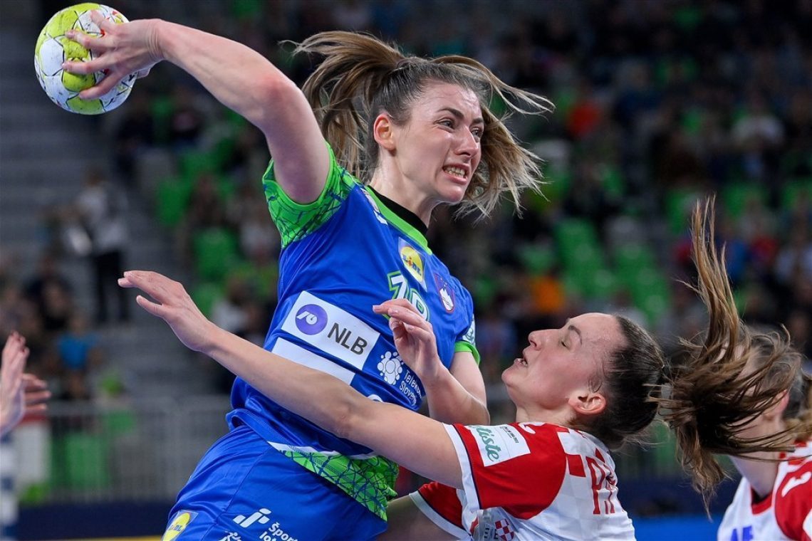Slovenske rokometašice premagale Hrvatice na uvodni tekmi drugega dela EP