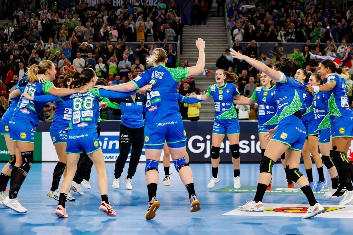Slovenske rokometašice na sobotnem žrebu v prvem bobnu