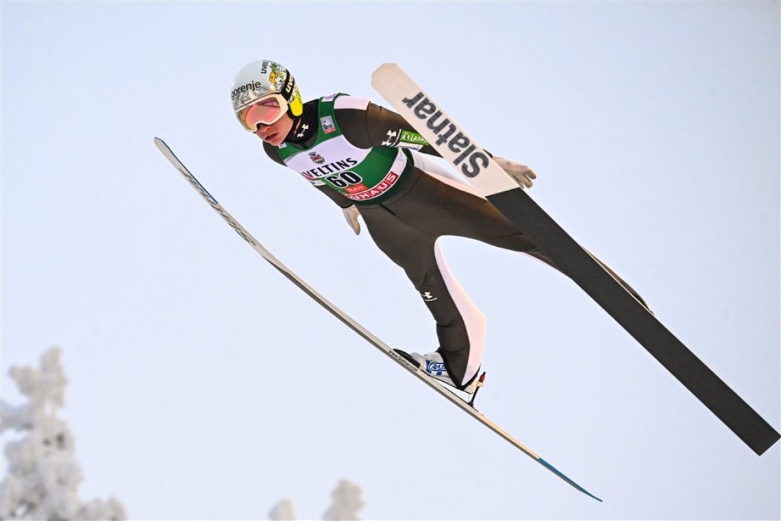 Lanišek drugi po polovici tekme v Ruki, v finalu pet Slovencev