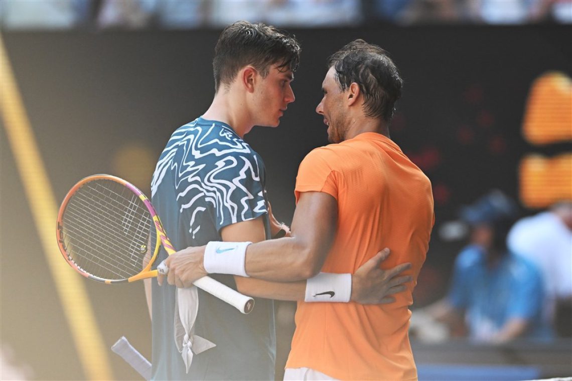 Nadal z nekaj težavami v drugi krog