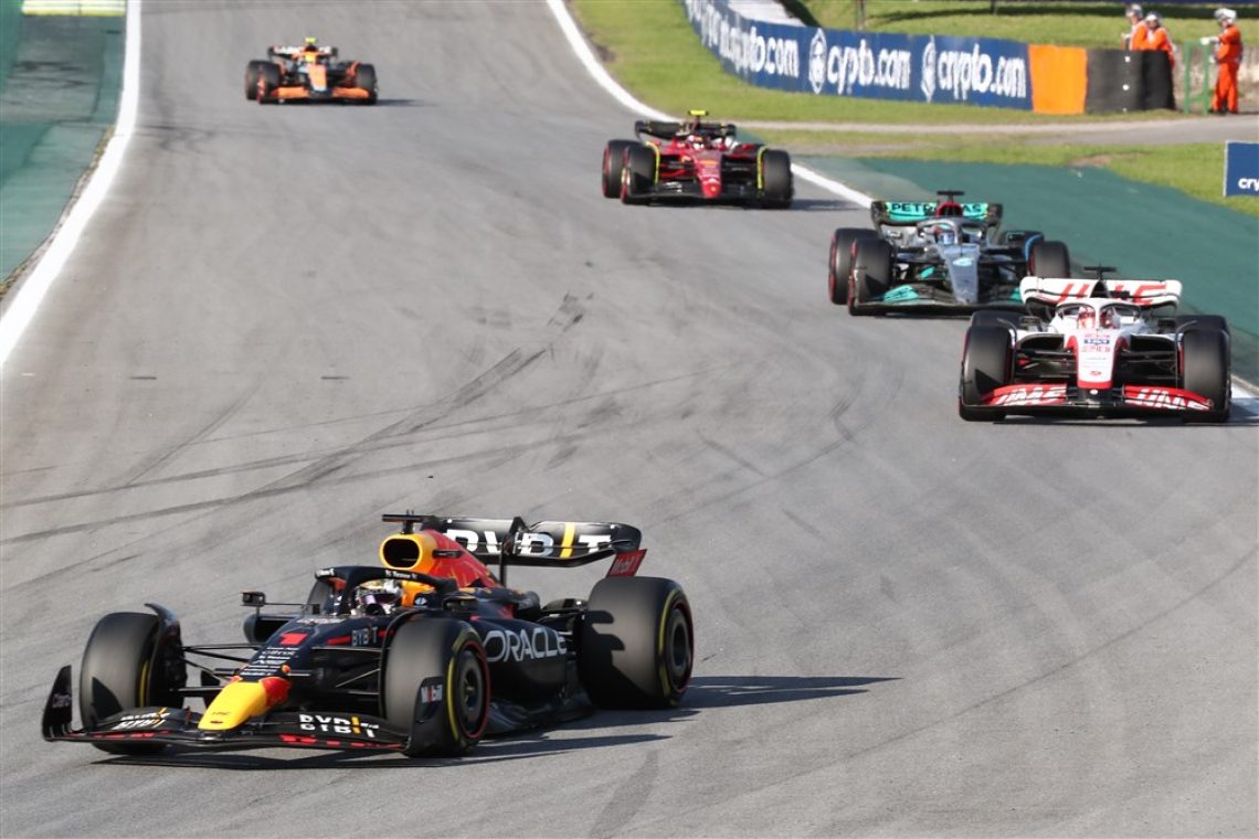 Fia omilila omejitve dirkačem pri izražanju stališč