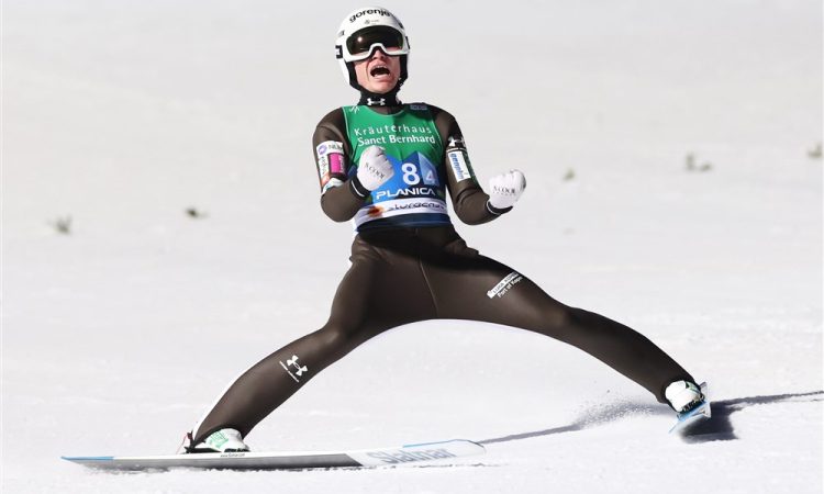 Slovenski skakalci Planico odeli v zlato barvo