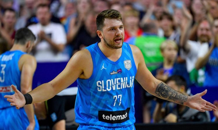 Luki Dončiću 35.000 dolarjev kazni zaradi kritike sodnikov
