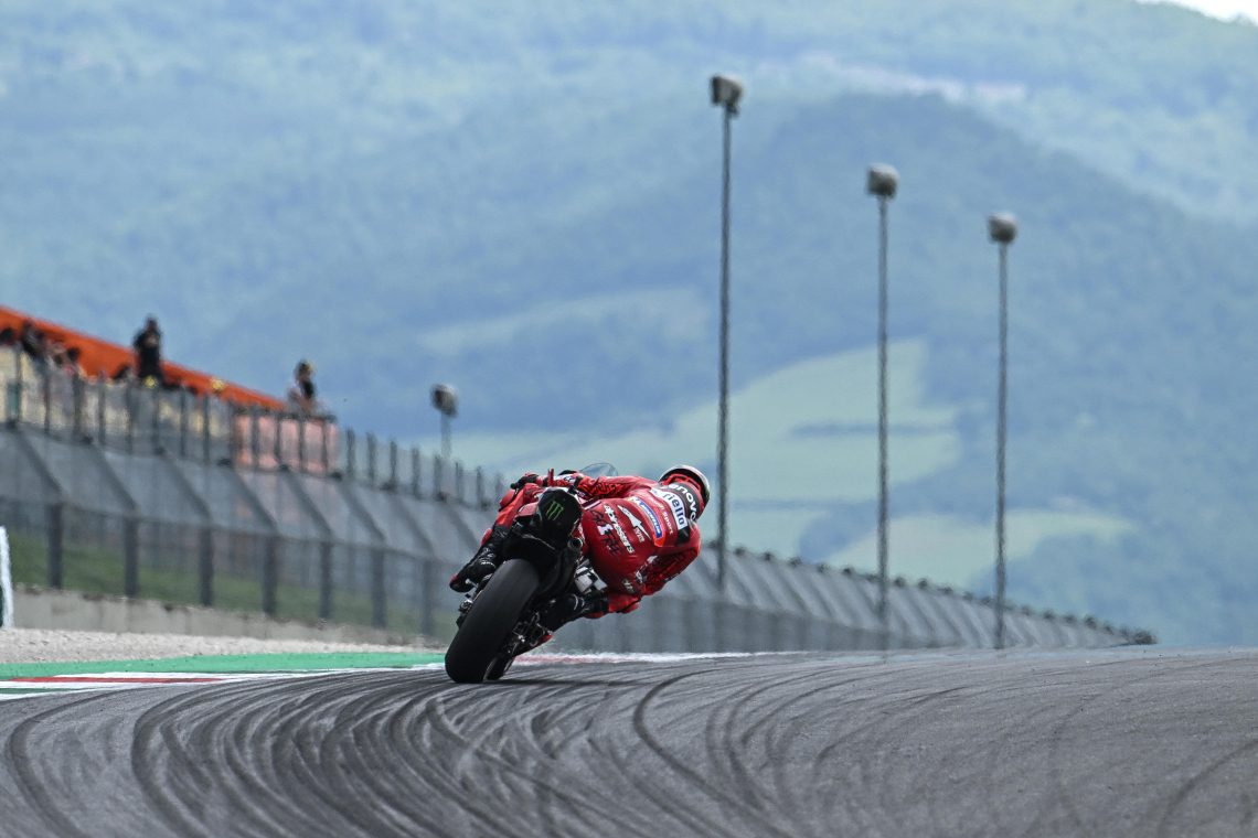 Bagnaia s pole positionom v Mugellu, veselje bratov Marquez