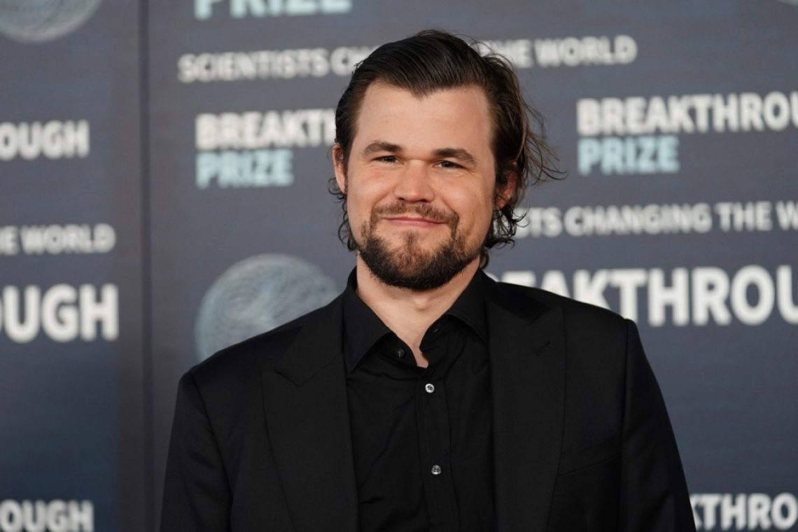 Carlsen tretjič svetovni prvak v hitropoteznem šahu, igranem na spletu 