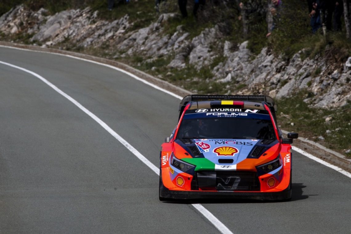 Neuville vodi na Hrvaškem, a le pet sekund pred Evansom