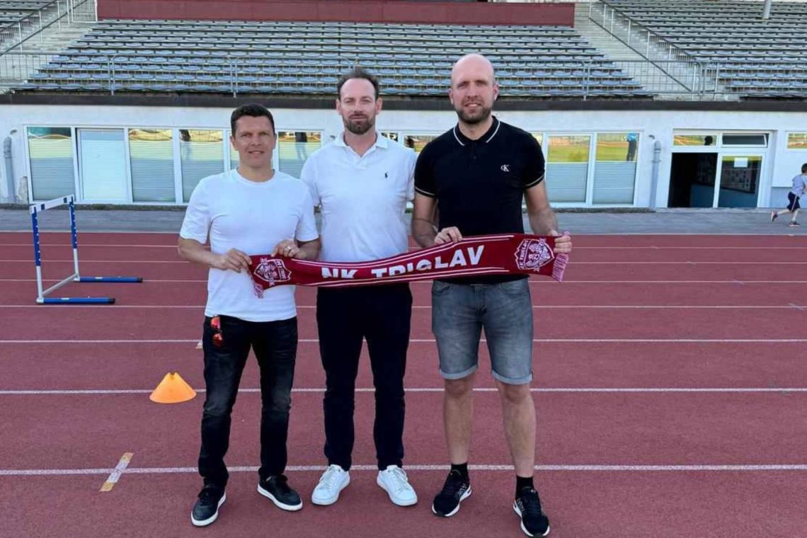Darijan Matić skupaj s športnim direktorjem kluba Markom Budanovićem ter svojim pomočnikom Jasminom Kaltakom