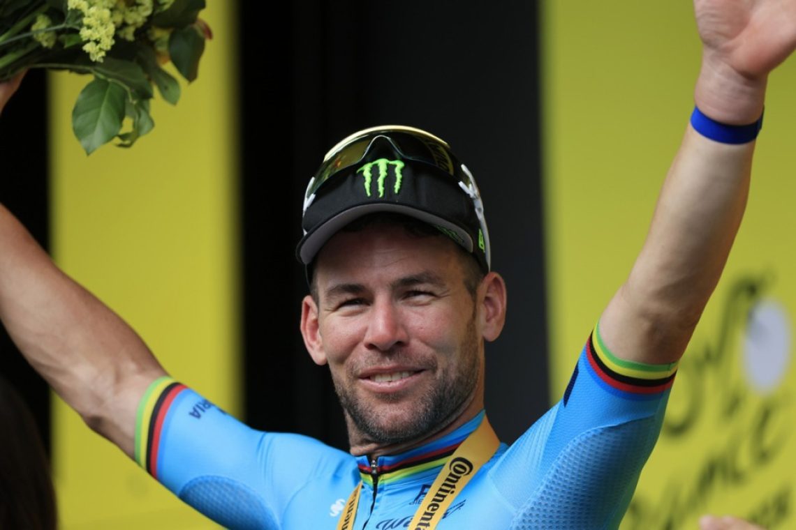 Cavendish do zgodovinske zmage, Pogačar skoraj trčil v prometni znak