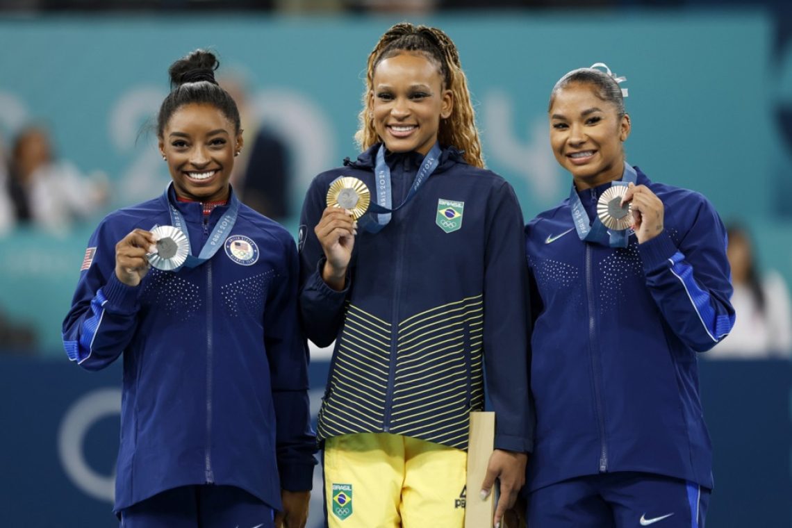 Rebeca Andrade za zlato na parterju premagala tudi Simone Biles