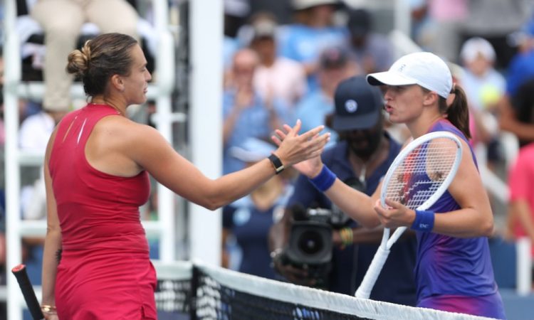 Sabalenka z deseto match žogo premagala Swiatek za finale Cincinnatija