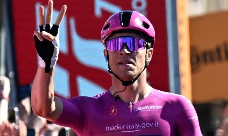 Milan najmočnejši v sprintu prve etape Renewi Toura, Mohorič 17.