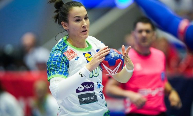 Slovenske rokometašice za zaprtimi vrati v Prelogu boljše od Hrvatic 