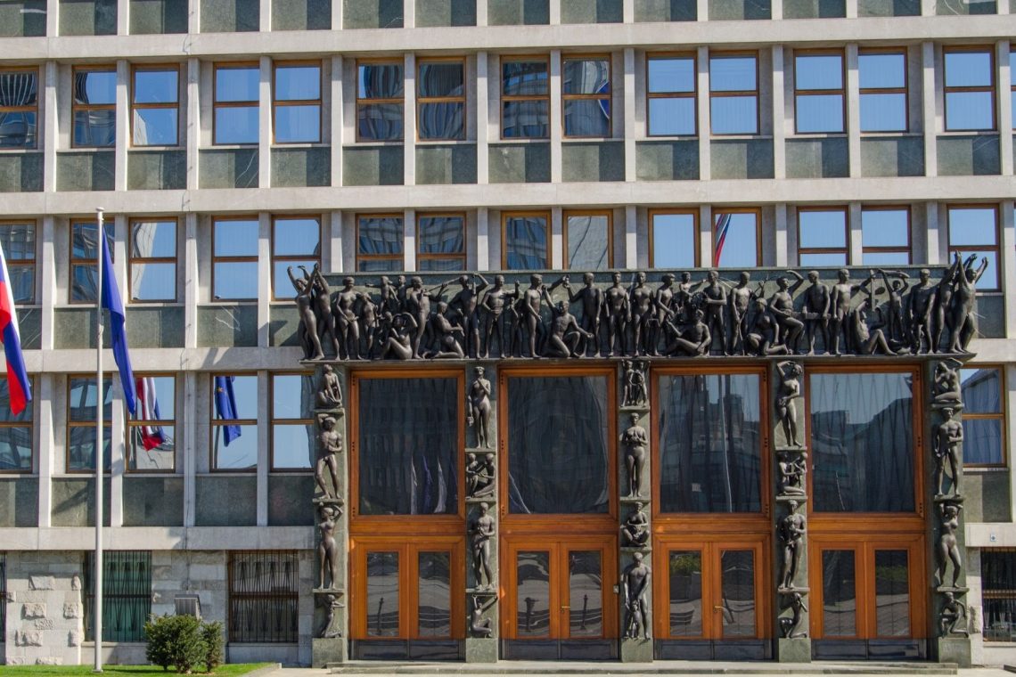 Varuh človekovih pravic: Država se oddaljuje od ideala socialne in pravne države