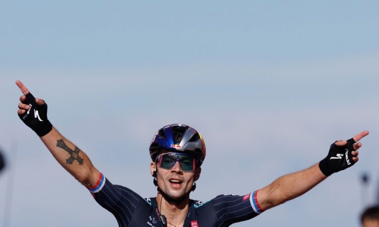 Primož Roglič priznava, da je zmagovalec trojne krone Tadej Pogačar v letu 2024 na mnogo višji ravni