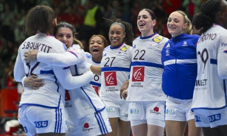 Francozinje z zmago proti Madžarski prve v Debrecenu