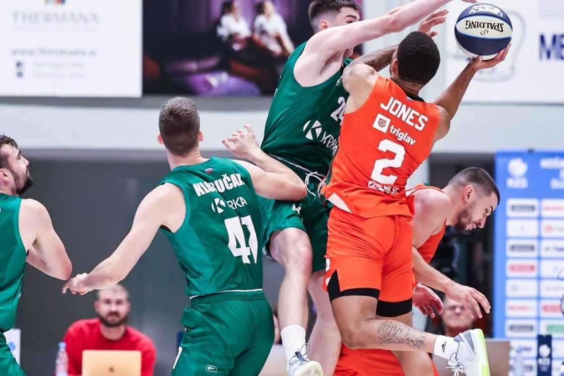Košarkarji Cedevite Olimpije so po podaljšku premagali Krko s 84:82 