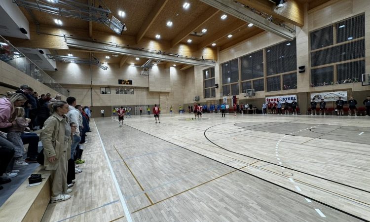 Rokometaši Celja Pivovarne Laško so premagali ekipo Sviš Cugelj okna Ivančna Gorica s 26:22 