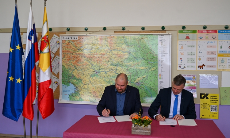 Pred poletjem začetek gradnje prizidka pri Osnovni šoli Šmihel