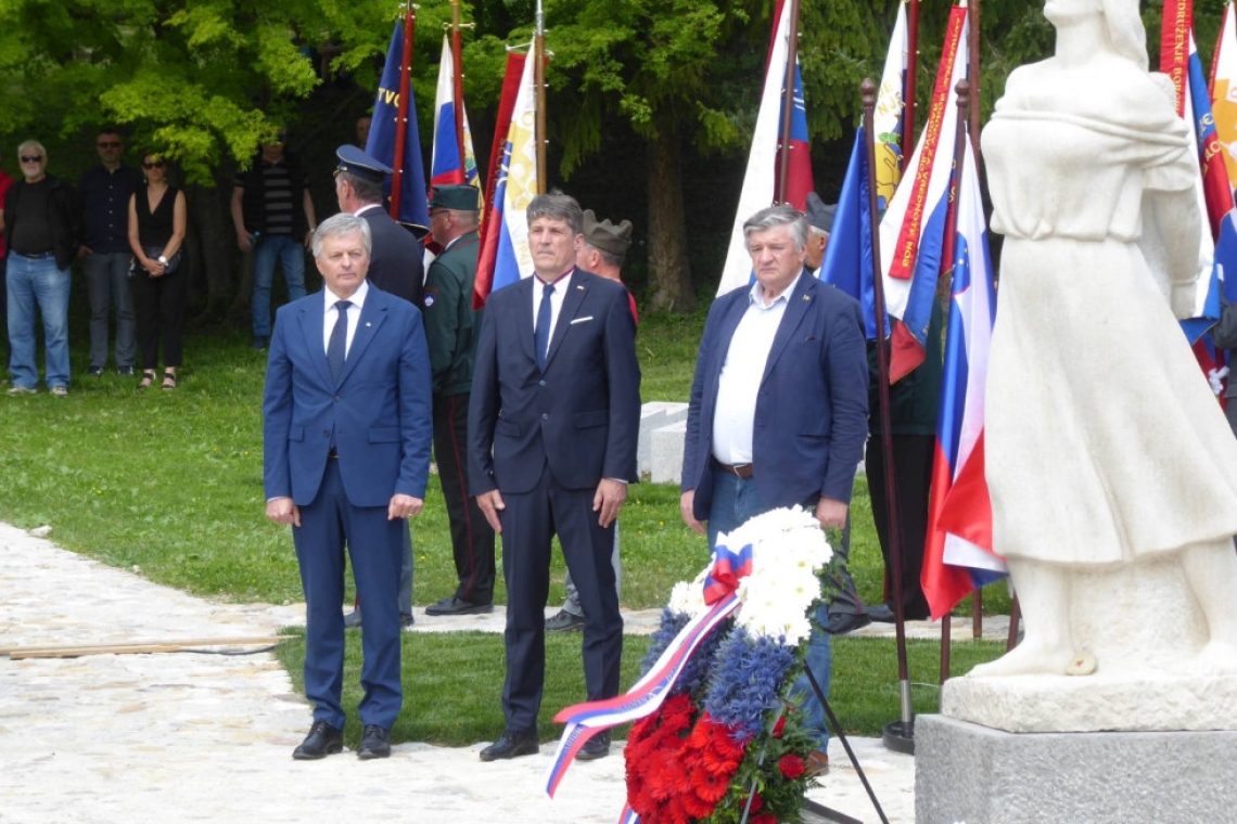 Zaključena obnova vojnega grobišča talcev v Begunjah