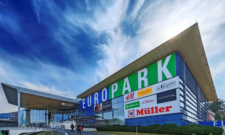 Europark Maribor to noč brezplačno odpira parkirno hišo zaradi napovedanih neviht