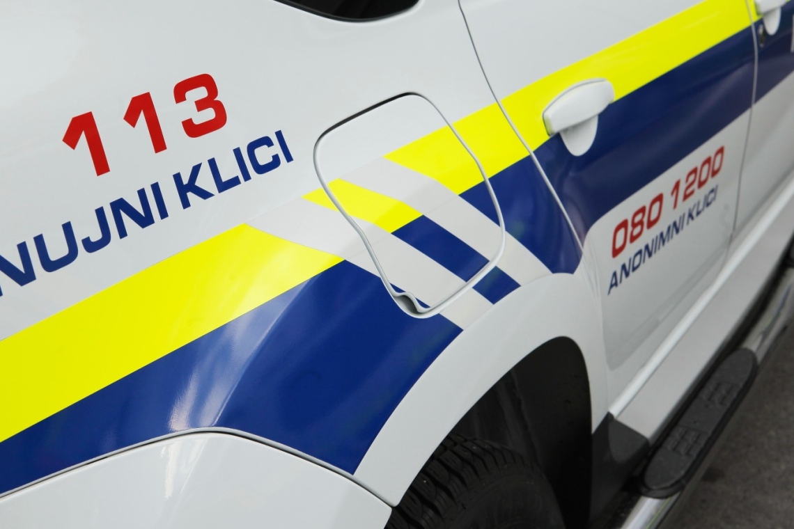 V trčenju na avtocesti pri razcepu Kozarje umrl motorist