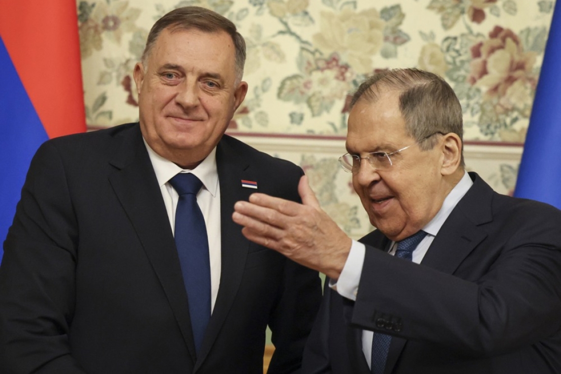 Lavrov krivdo za krizo v BiH pripisal Zahodu in podprl Dodika