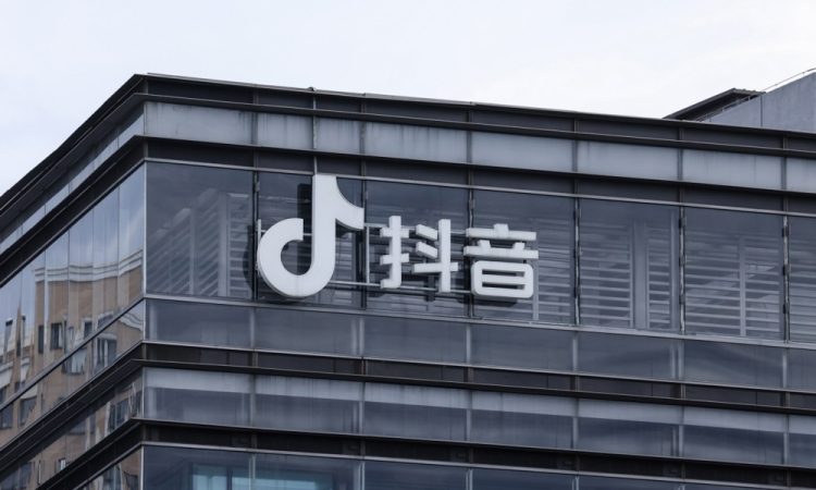 TikTok v ZDA ostaja do decembra, dogovor o prodaji v pripravi