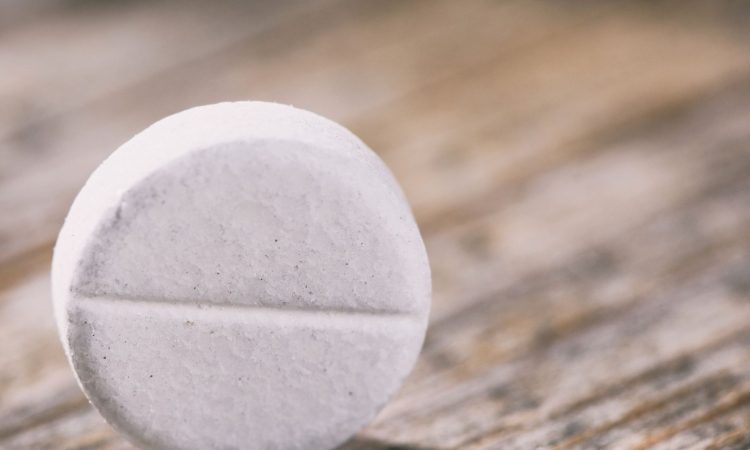 WHO zavrača trditve o povezavi med paracetamolom in avtizmom