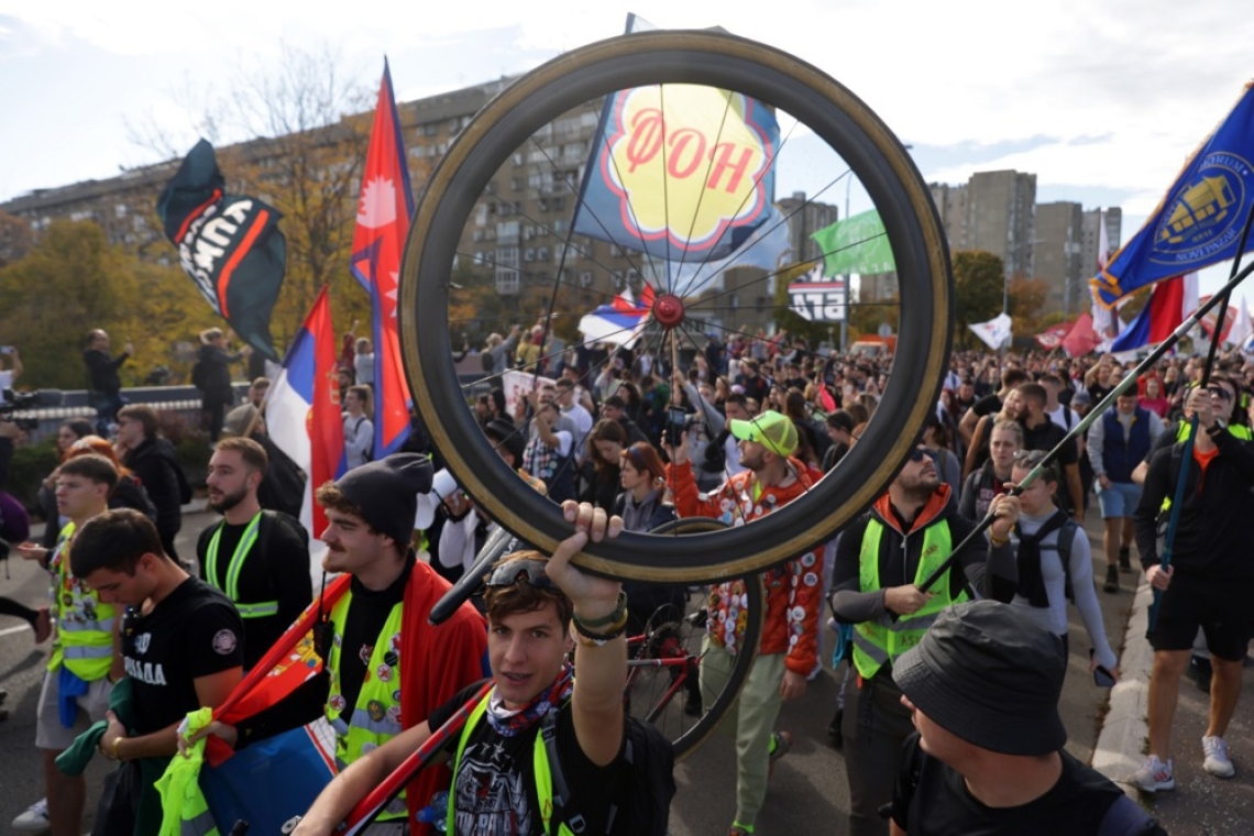 V Novem Sadu množičen shod v spomin na žrtve zrušitve nadstreška
