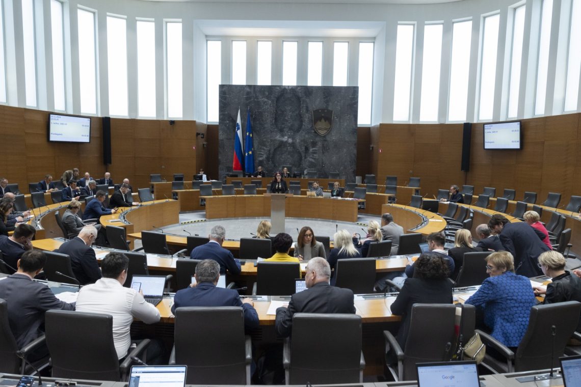 Katič in Poklukarju prenehala funkcija ministra, oba odstopila zaradi dogodkov v Novem mestu