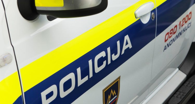 V Postojni zasegli več nabojev in prepovedano pirotehniko