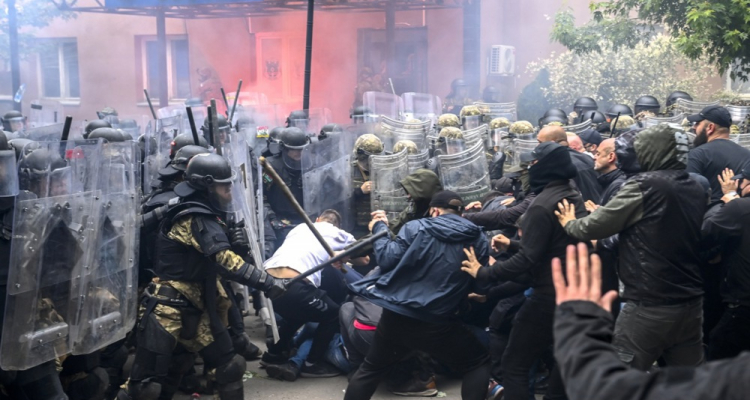 V Prištini dve leti zapora za napad na pripadnike Kforja