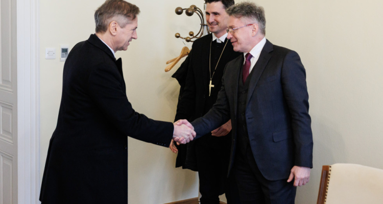 Premier dr. Golob je danes gostil evangeličanskega škofa