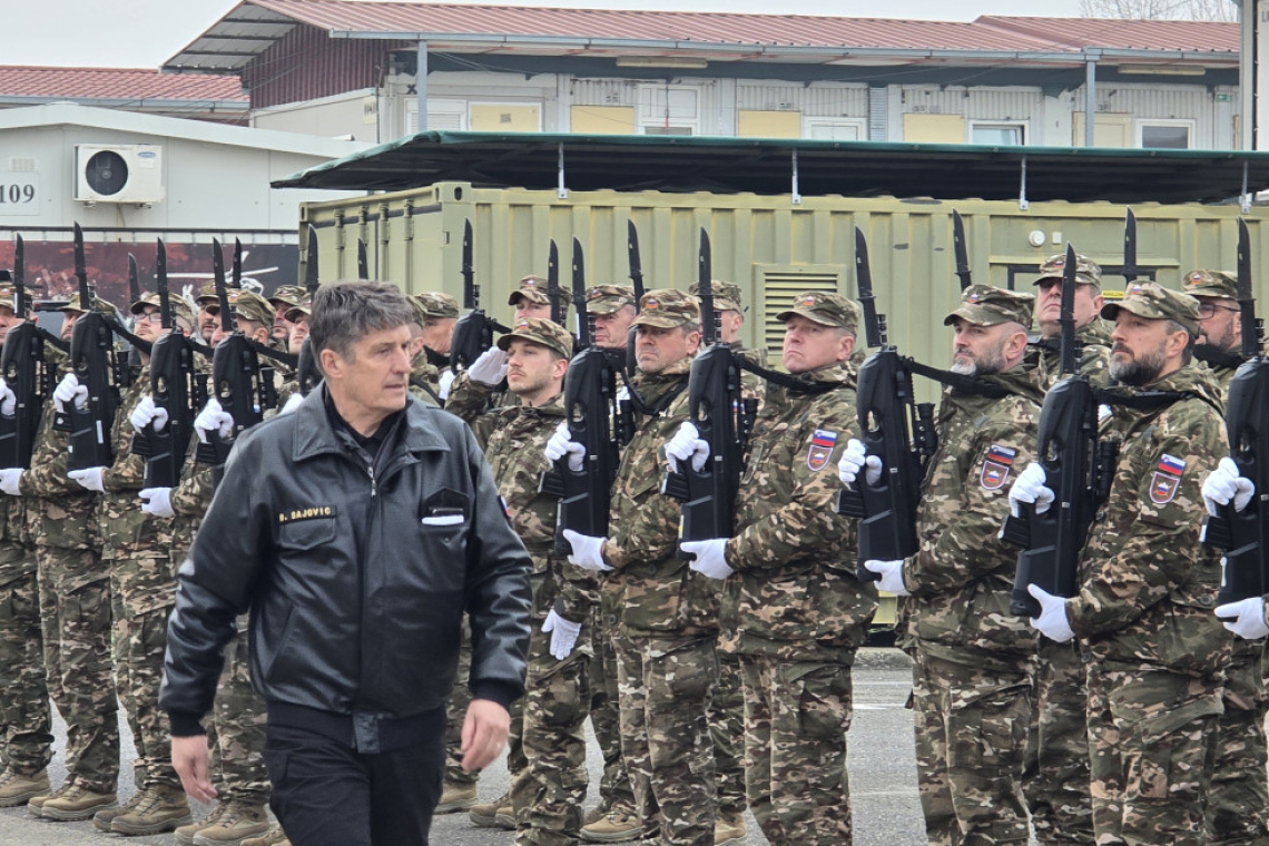Minister Sajovic obiskal slovenske vojake v misiji Kfor na Kosovu