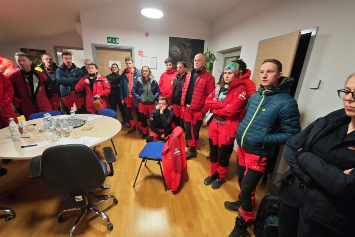 V Škocjanskih jamah umrl potapljač med raziskovanjem prvega sifona