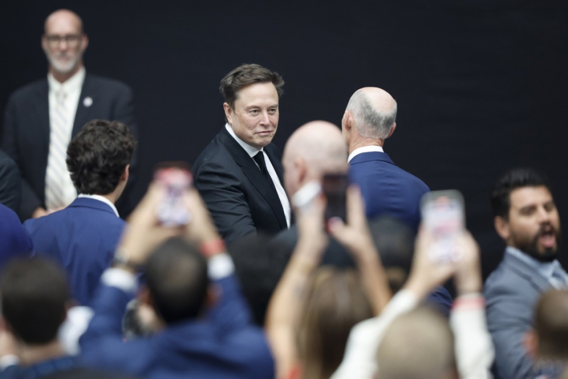 Musk napoveduje prihodnost brez pokojnin, a strokovnjaki opozarjajo na previdnost