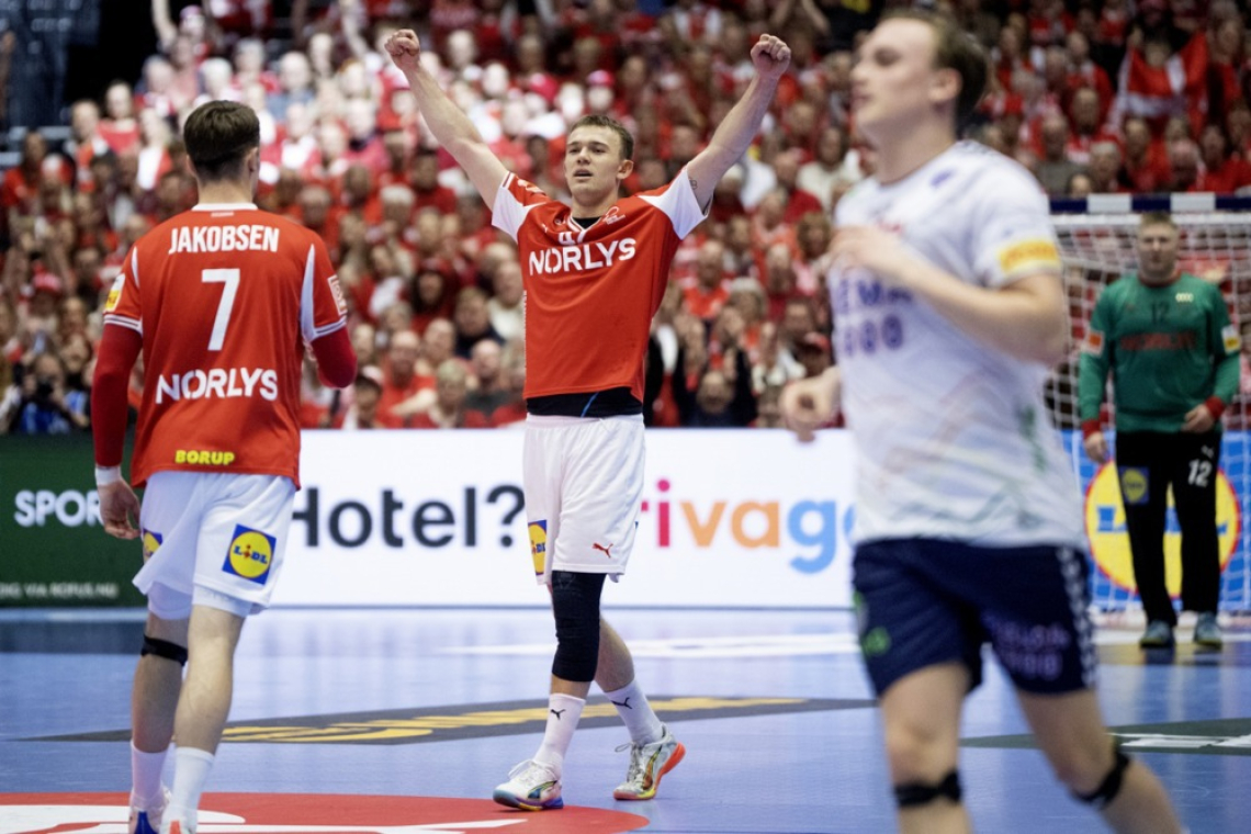 Islandski trenerski obračun v polfinalu