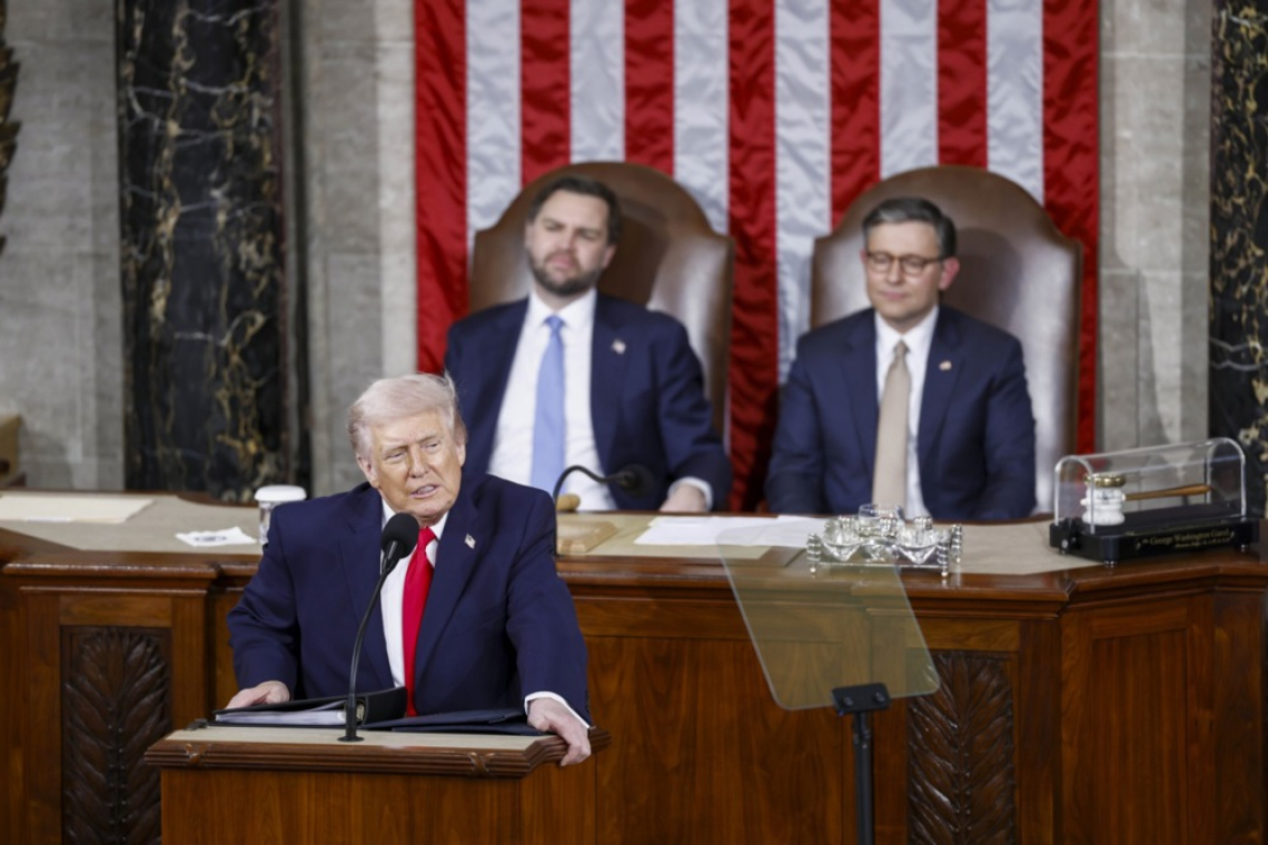 Trump v govoru o položaju v državi branil svoje ukrepe in ostro kritiziral demokrate