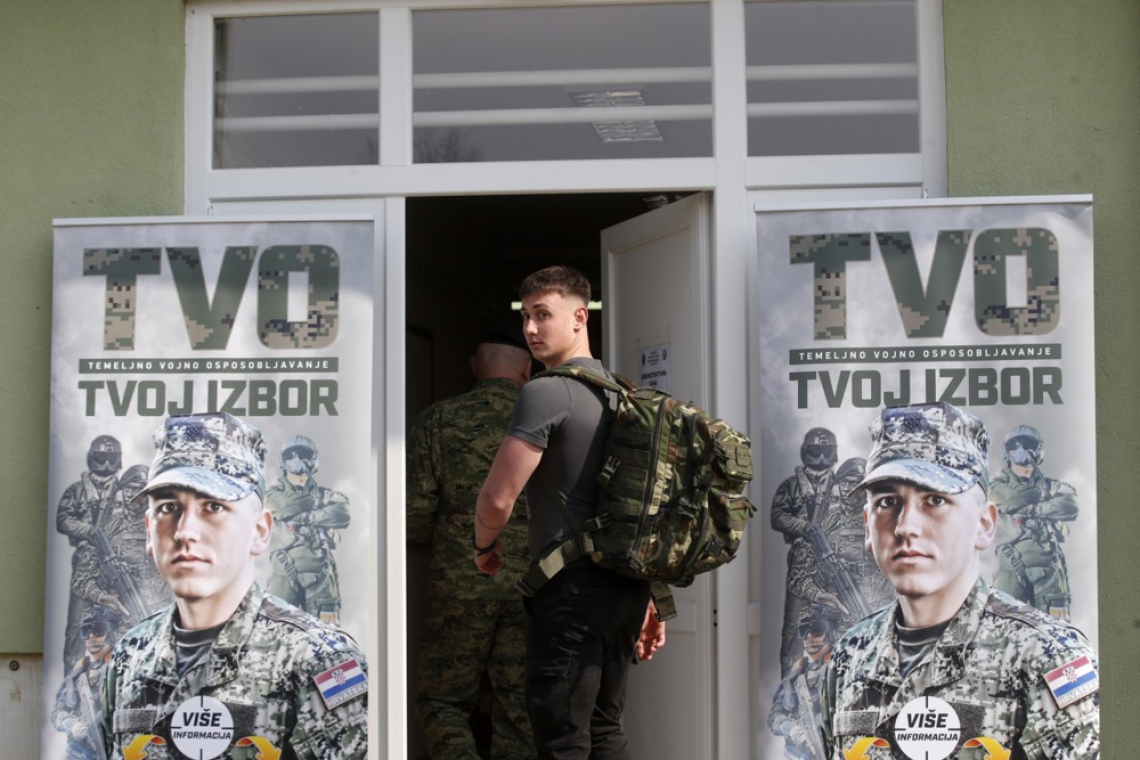 Na Hrvaškem začeli obvezno služenje vojaškega roka