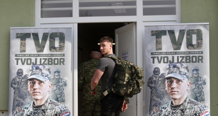 Na Hrvaškem začeli obvezno služenje vojaškega roka