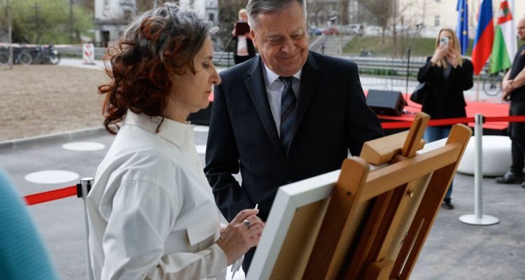Ljubljana odprla osrednji mladinski center BAZA