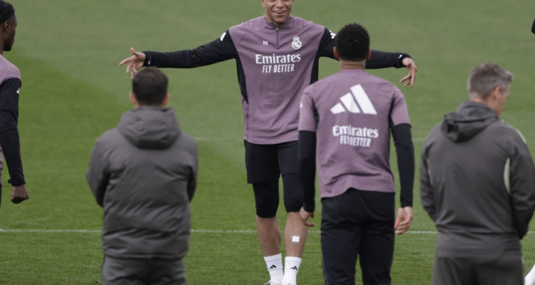 Mbappe zavrnil novice o zdravljenju napačnega kolena