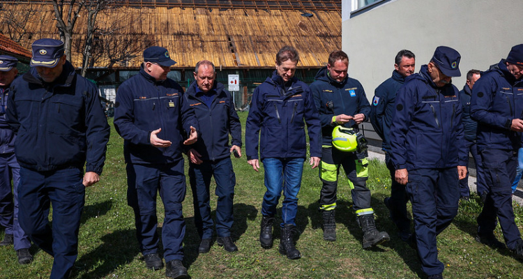 Golob na Gorenjskem po vetrolomu poudaril pomoč in pripravljenost države