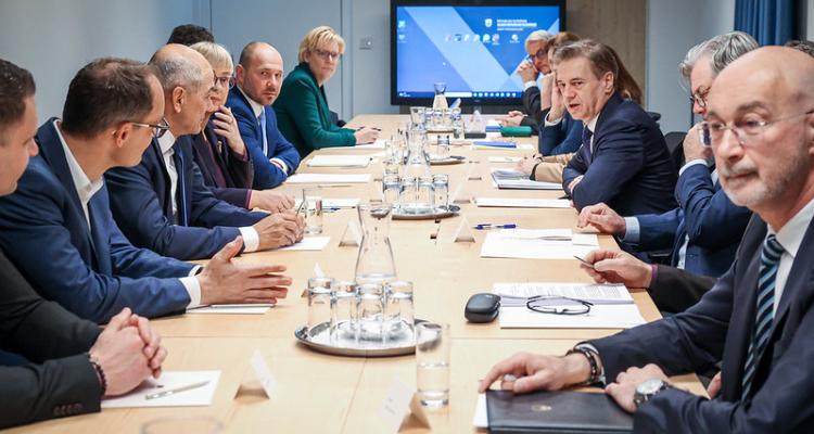 Vlada pripravlja ukrepe za boj proti korupciji in odziv na razmere