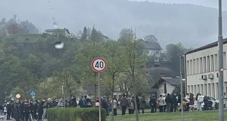 V Bistri odprli razstavo o pripomočkih za slepe