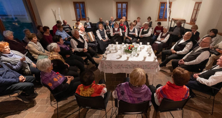 Večer ljudske pesmi v Blagnetovi hiši