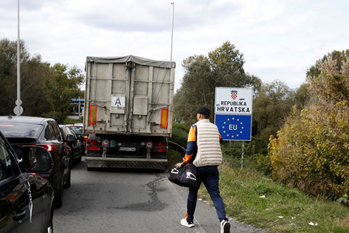 V BiH zaradi zrušenja dela mostu zaprli mejni prehod Gradiška