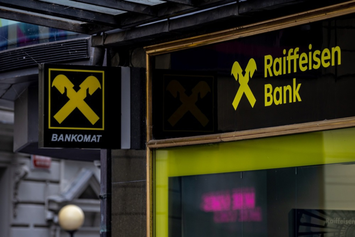 Raiffeisen prevzel vodstvo v boju za Addiko Bank